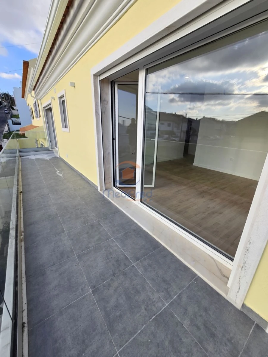 Moradia T4 para Venda em Pontinha e Famões Foto 35