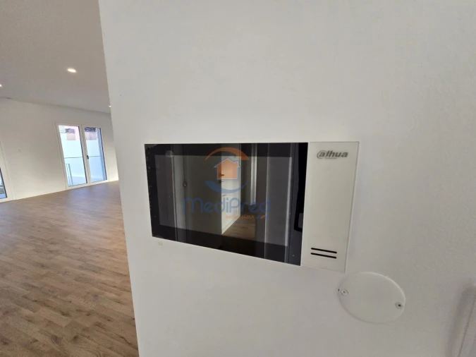 Moradia T4 para Venda em Pontinha e Famões Foto 3