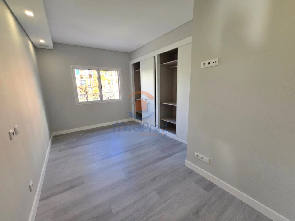 Apartamento T2 para Venda em Ramada e Caneças Foto 15