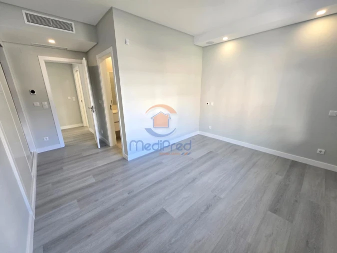 Apartamento T2 para Venda em Ramada e Caneças Foto 11