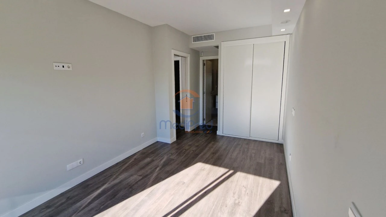 Apartamento T3 para Arrendamento em Ramada e Caneças Foto 17