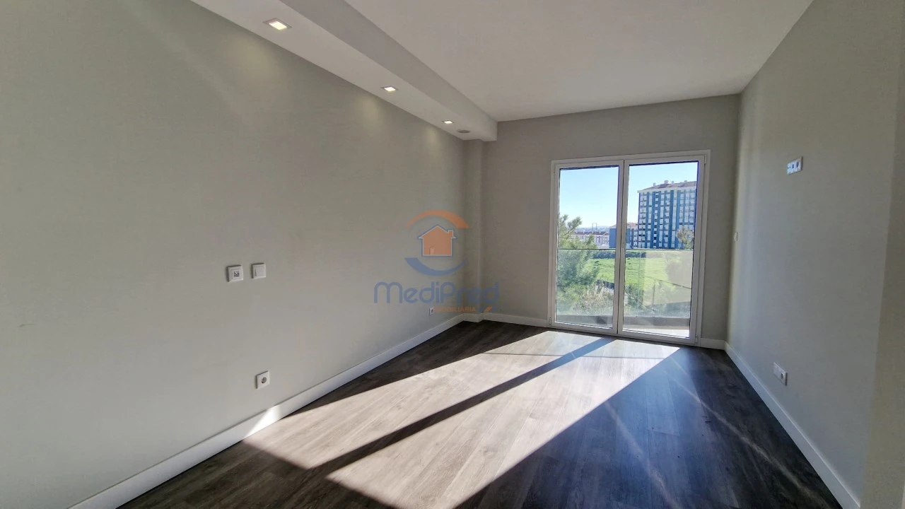 Apartamento T3 para Arrendamento em Ramada e Caneças Foto 19