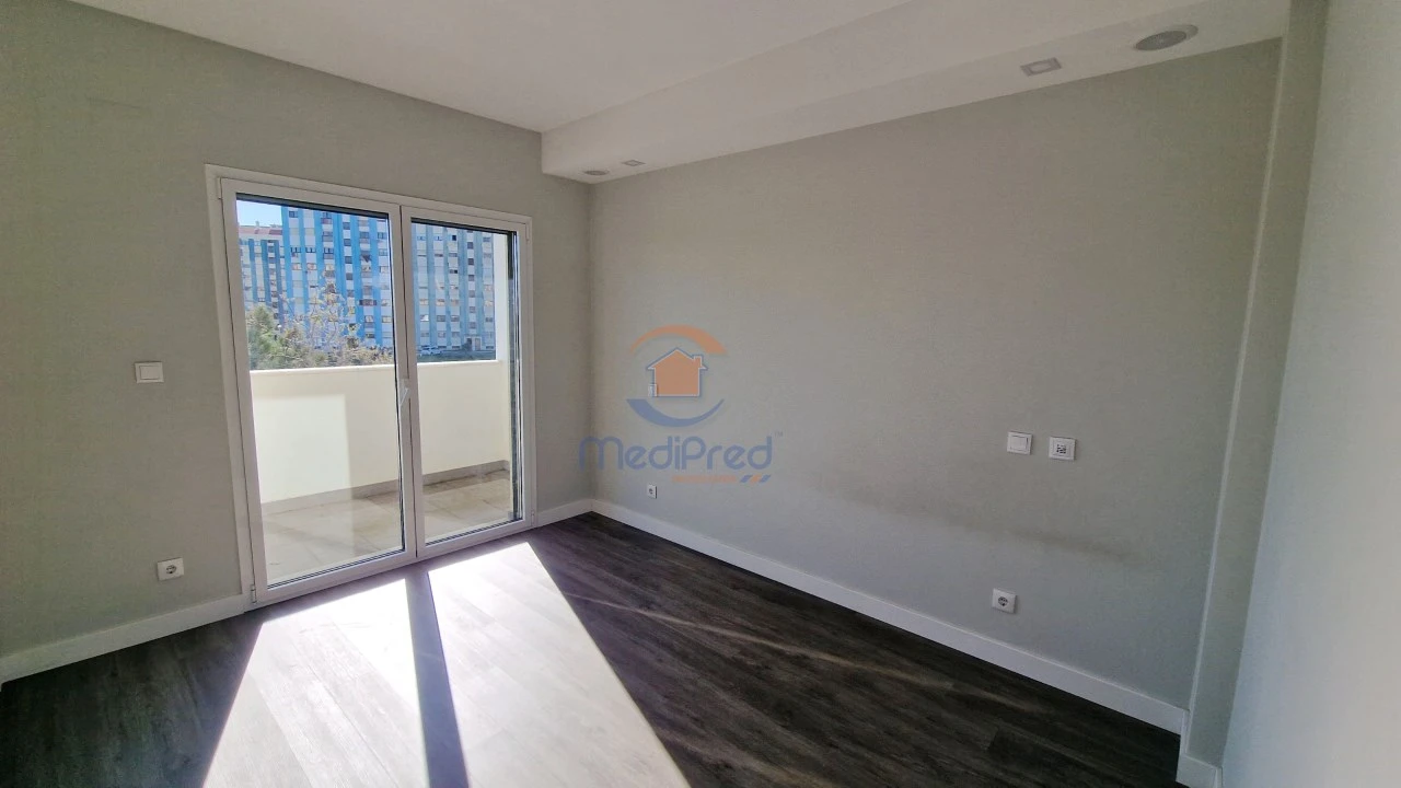 Apartamento T3 para Arrendamento em Ramada e Caneças Foto 22