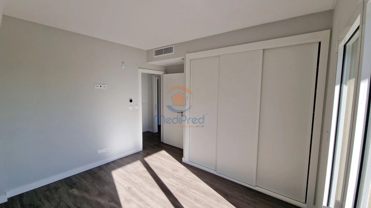 Apartamento T3 para Arrendamento em Ramada e Caneças Foto 23