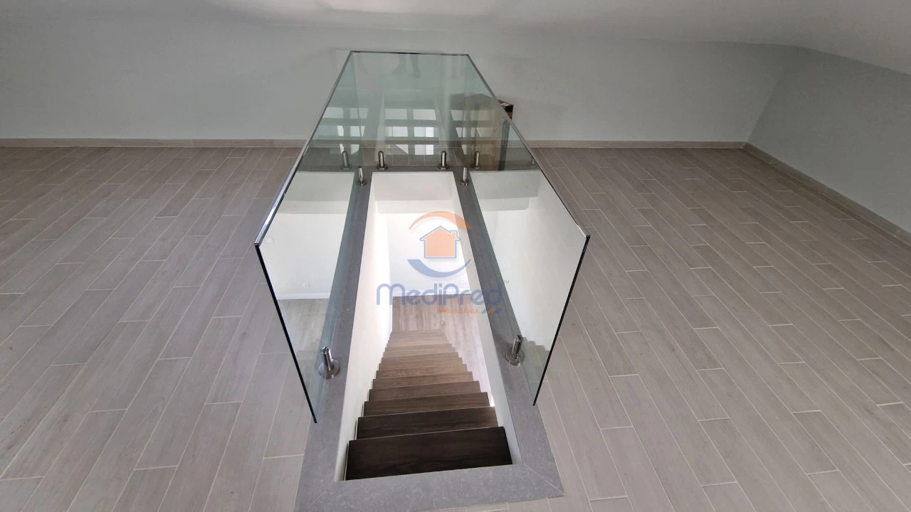 Apartamento T3 para Arrendamento em Ramada e Caneças Foto 26