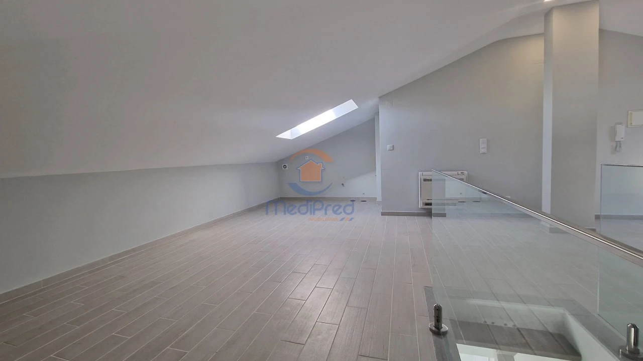 Apartamento T3 para Arrendamento em Ramada e Caneças Foto 28
