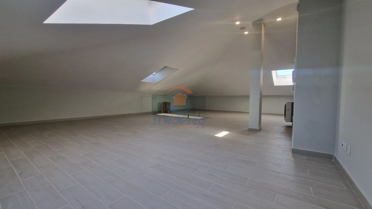 Apartamento T3 para Arrendamento em Ramada e Caneças Foto 30