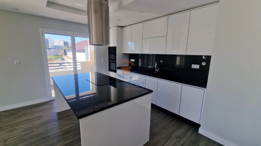 Apartamento T3 para Arrendamento em Ramada e Caneças Foto 2