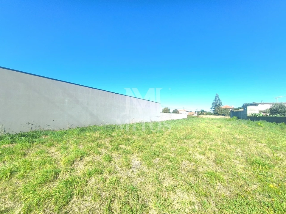 Terreno para Venda em Carreço Foto 2