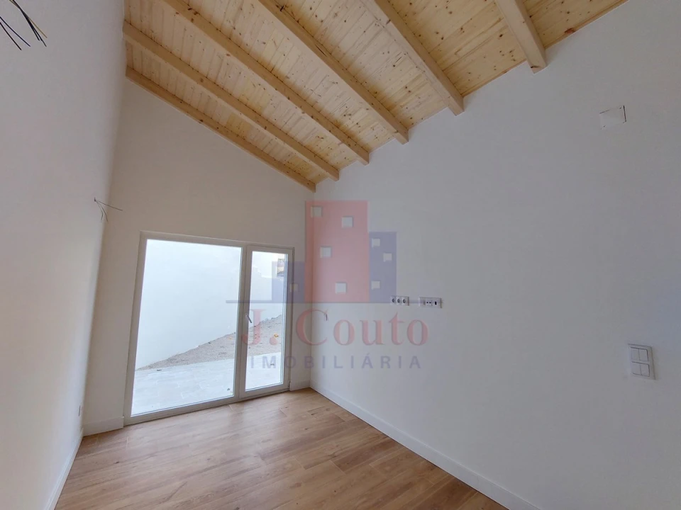 Moradia T2 para Venda em Caldas da Rainha - Santo Onofre e Serra do Bouro Foto 9