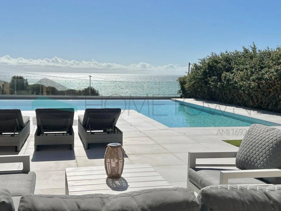 Moradia T5 para Venda em Albufeira e Olhos de Água Foto 1