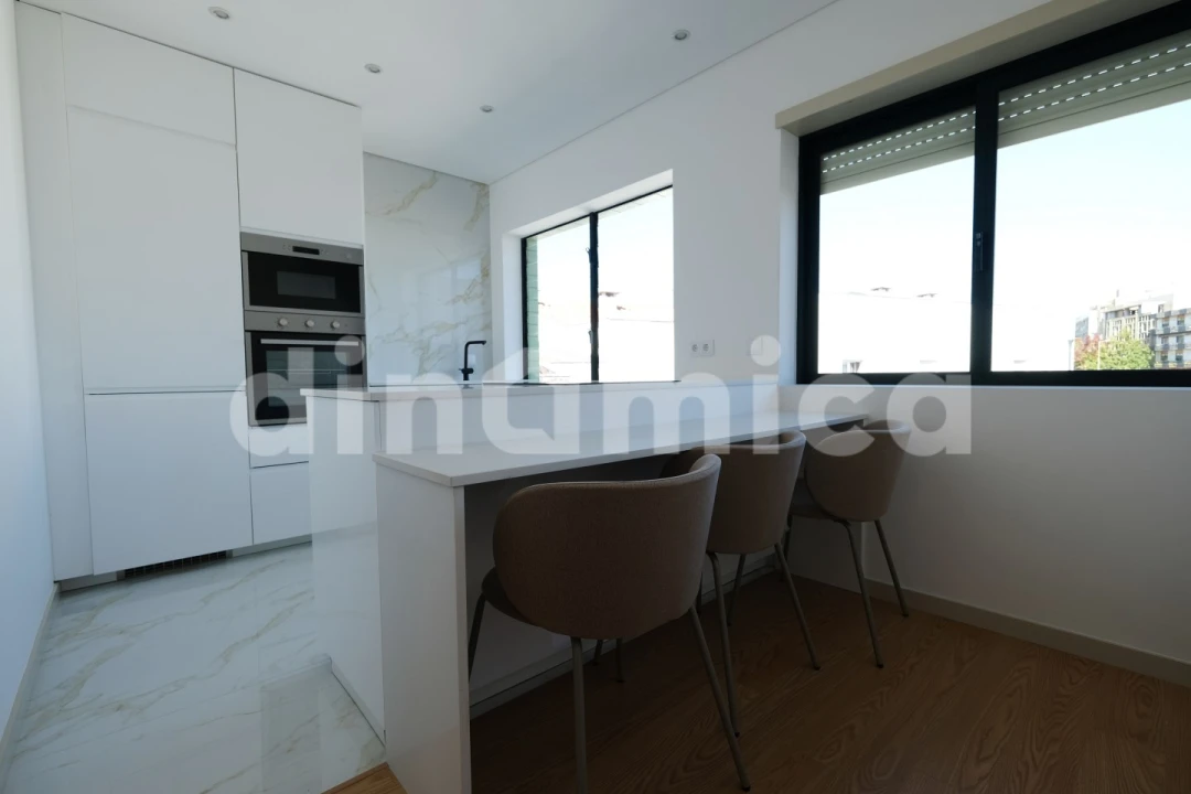 Apartamento T3 para Venda em Vila Nova de Famalicão e Calendário Foto 1