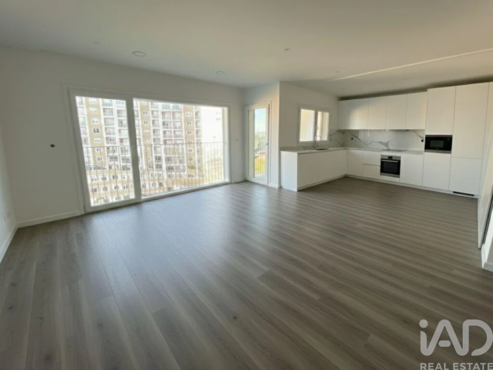 Apartamento T3 para Venda em Corroios Foto 2