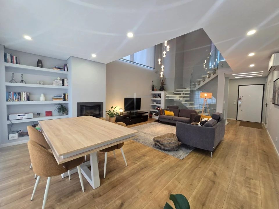 Moradia T4 para Venda em Charneca de Caparica e Sobreda Foto 1