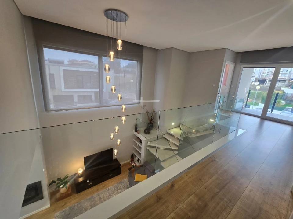 Moradia T4 para Venda em Charneca de Caparica e Sobreda Foto 16