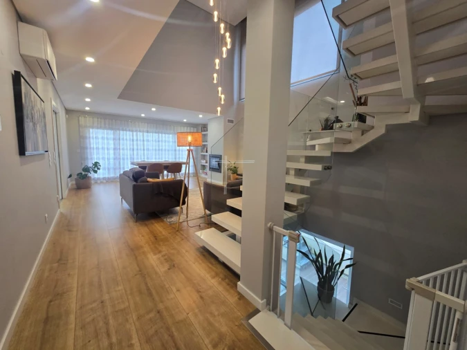 Moradia T4 para Venda em Charneca de Caparica e Sobreda Foto 4