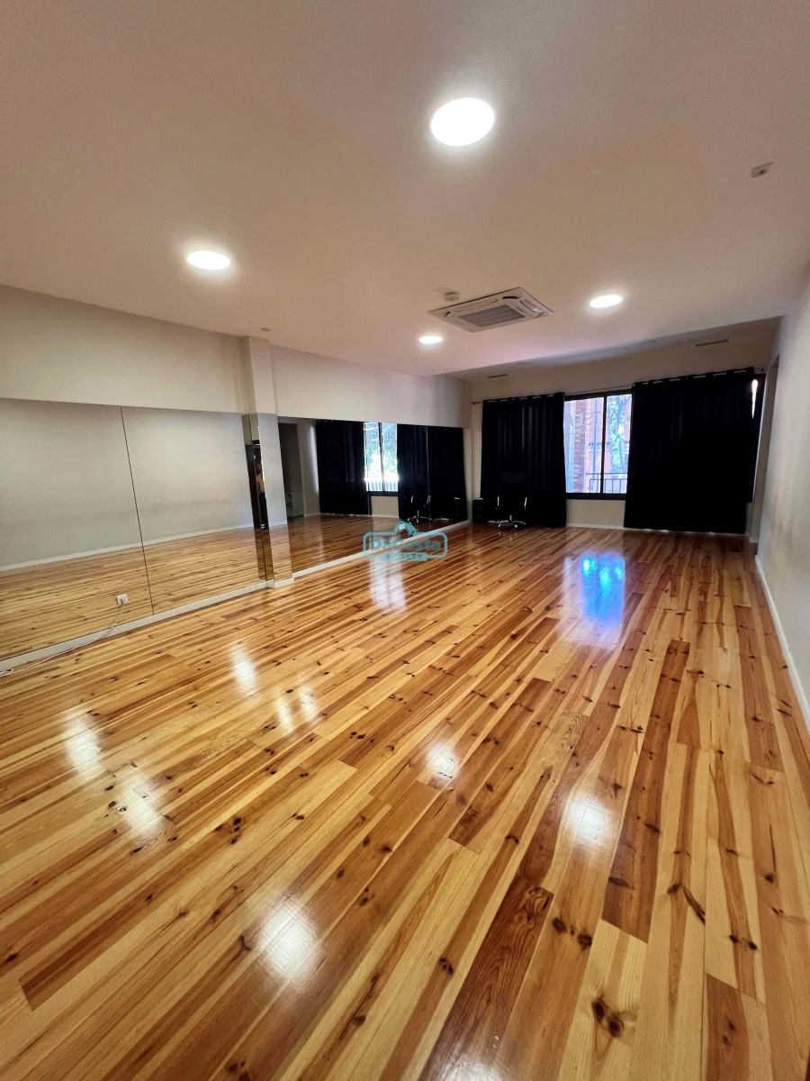 Negócio para Venda em Caniço Foto 1