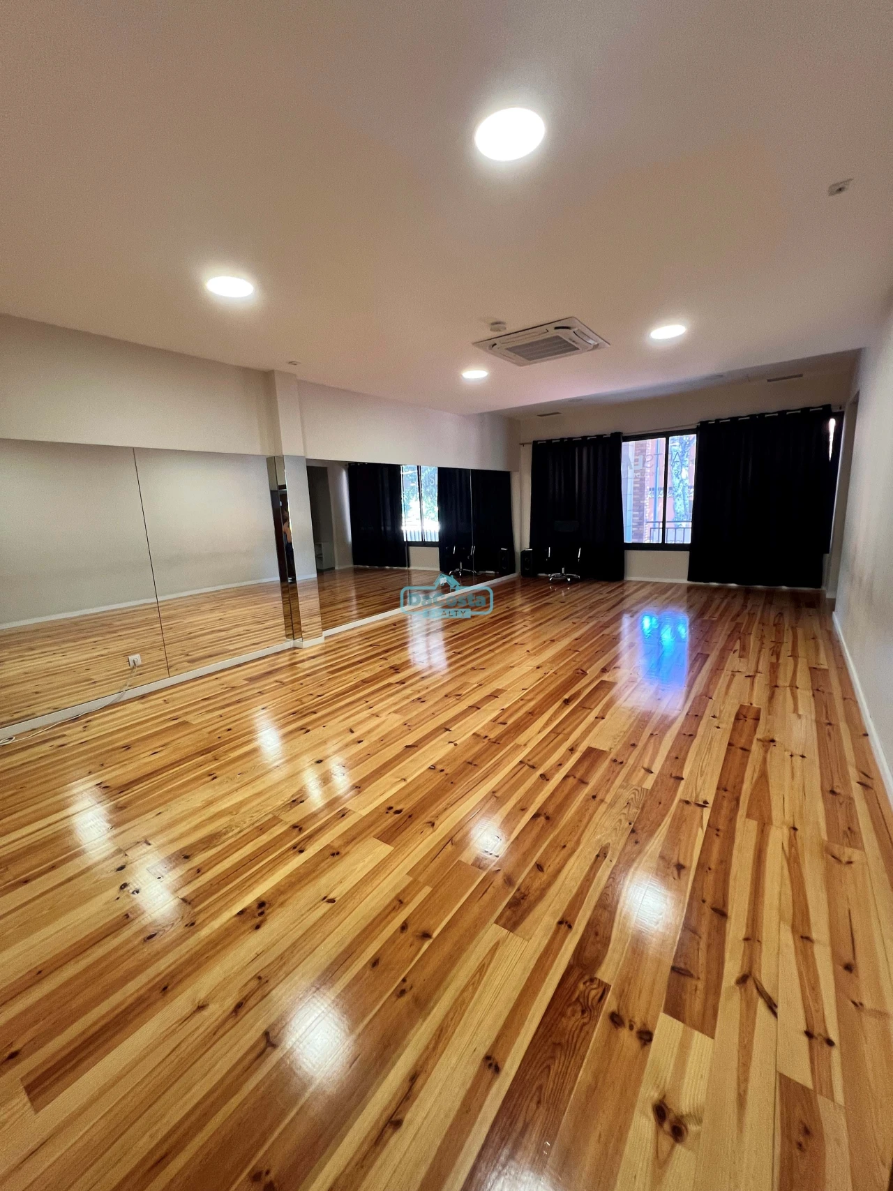 Negócio para Venda em Caniço Foto 1