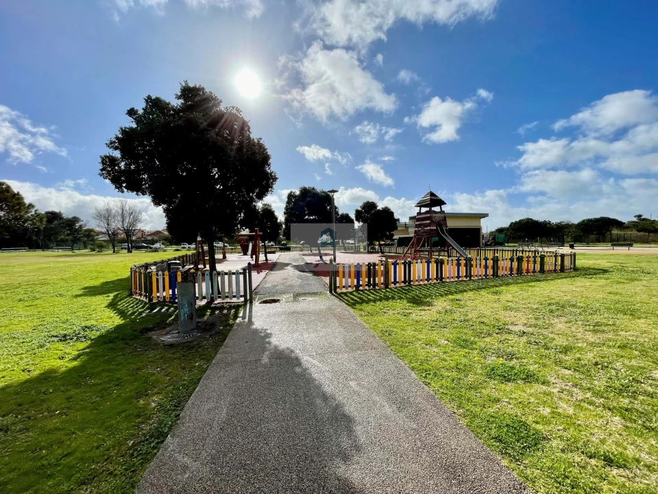 Apartamento T2 para Venda em Costa da Caparica Foto 32