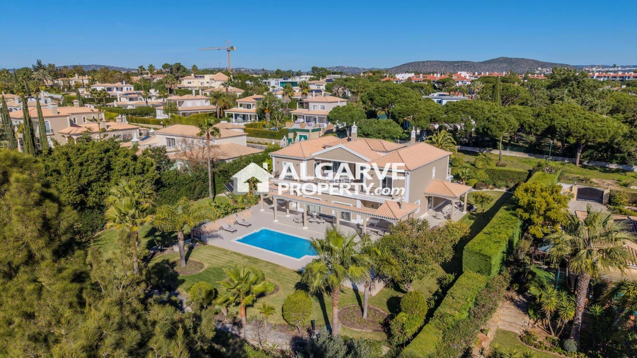 Moradia T5 para Venda em Quarteira Foto 37