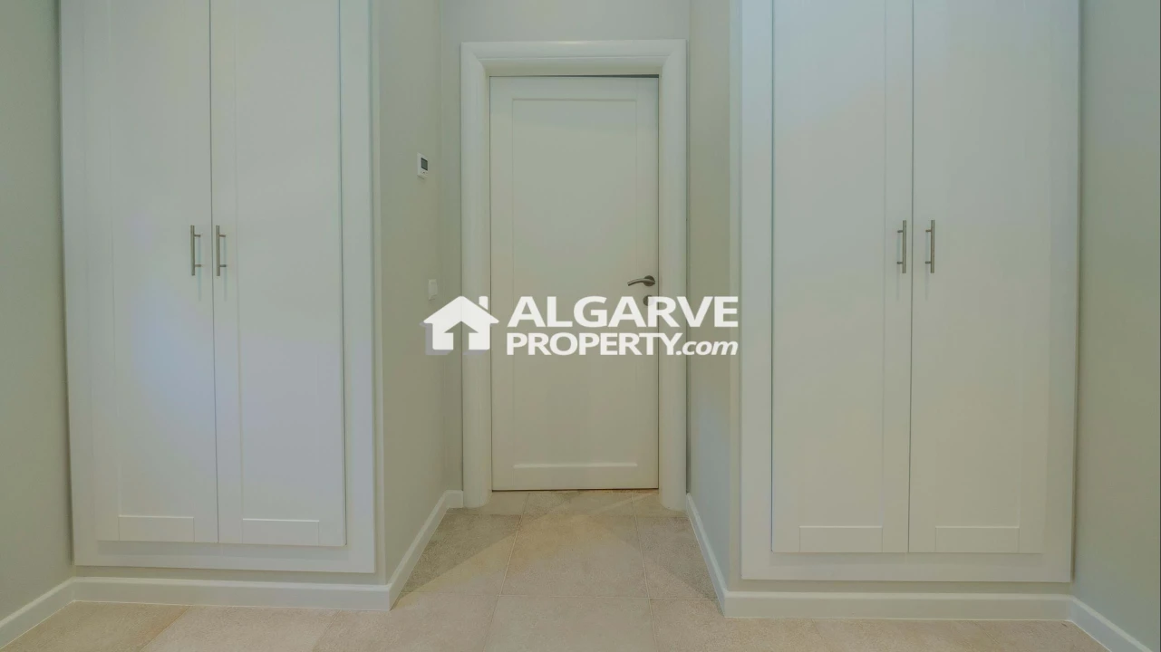 Moradia T5 para Venda em Quarteira Foto 21