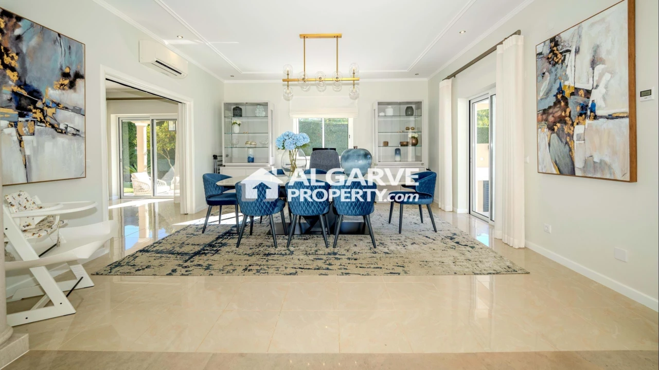 Moradia T5 para Venda em Quarteira Foto 4