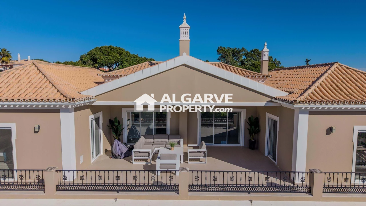 Moradia T5 para Venda em Quarteira Foto 39