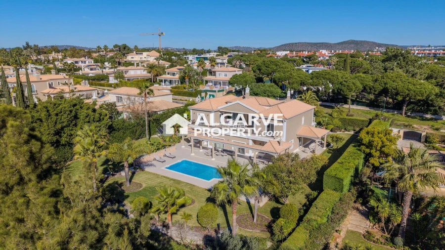 Moradia T5 para Venda em Quarteira Foto 37