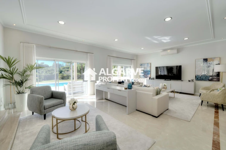 Moradia T5 para Venda em Quarteira Foto 48