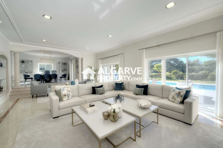 Moradia T5 para Venda em Quarteira Foto 2