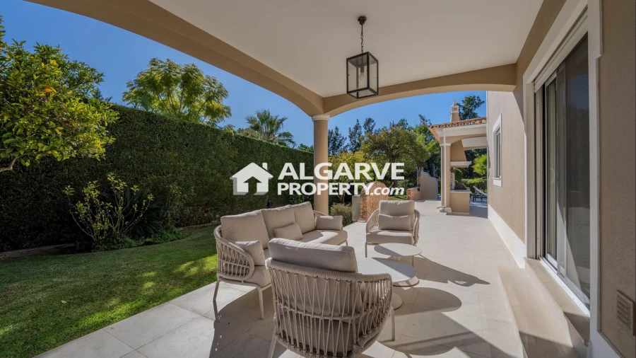 Moradia T5 para Venda em Quarteira Foto 23