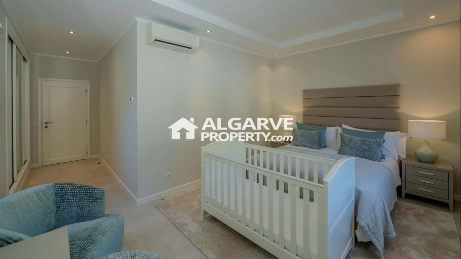 Moradia T5 para Venda em Quarteira Foto 19