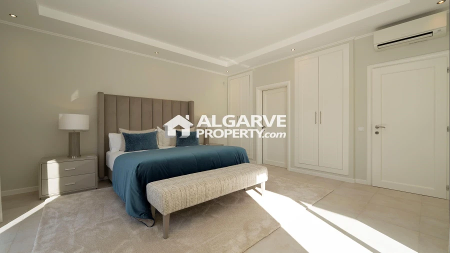 Moradia T5 para Venda em Quarteira Foto 10