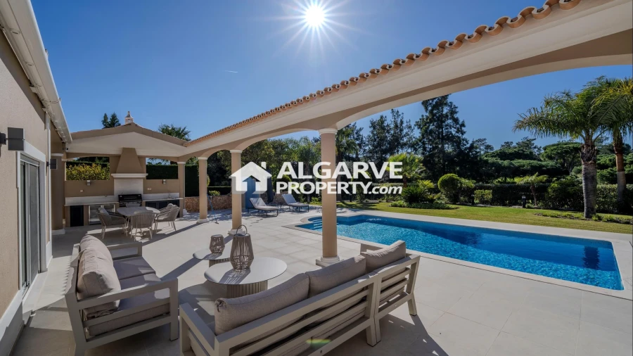 Moradia T5 para Venda em Quarteira Foto 25