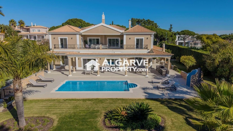 Moradia T5 para Venda em Quarteira Foto 6