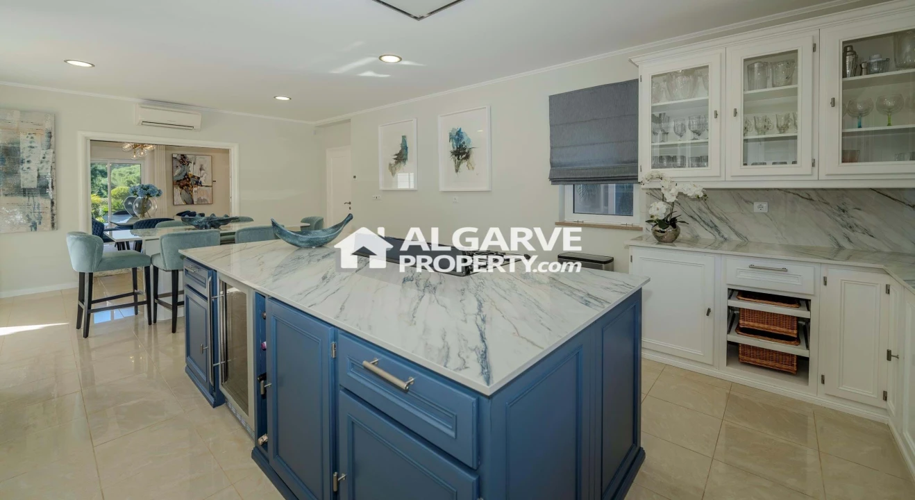 Moradia T5 para Venda em Quarteira Foto 16