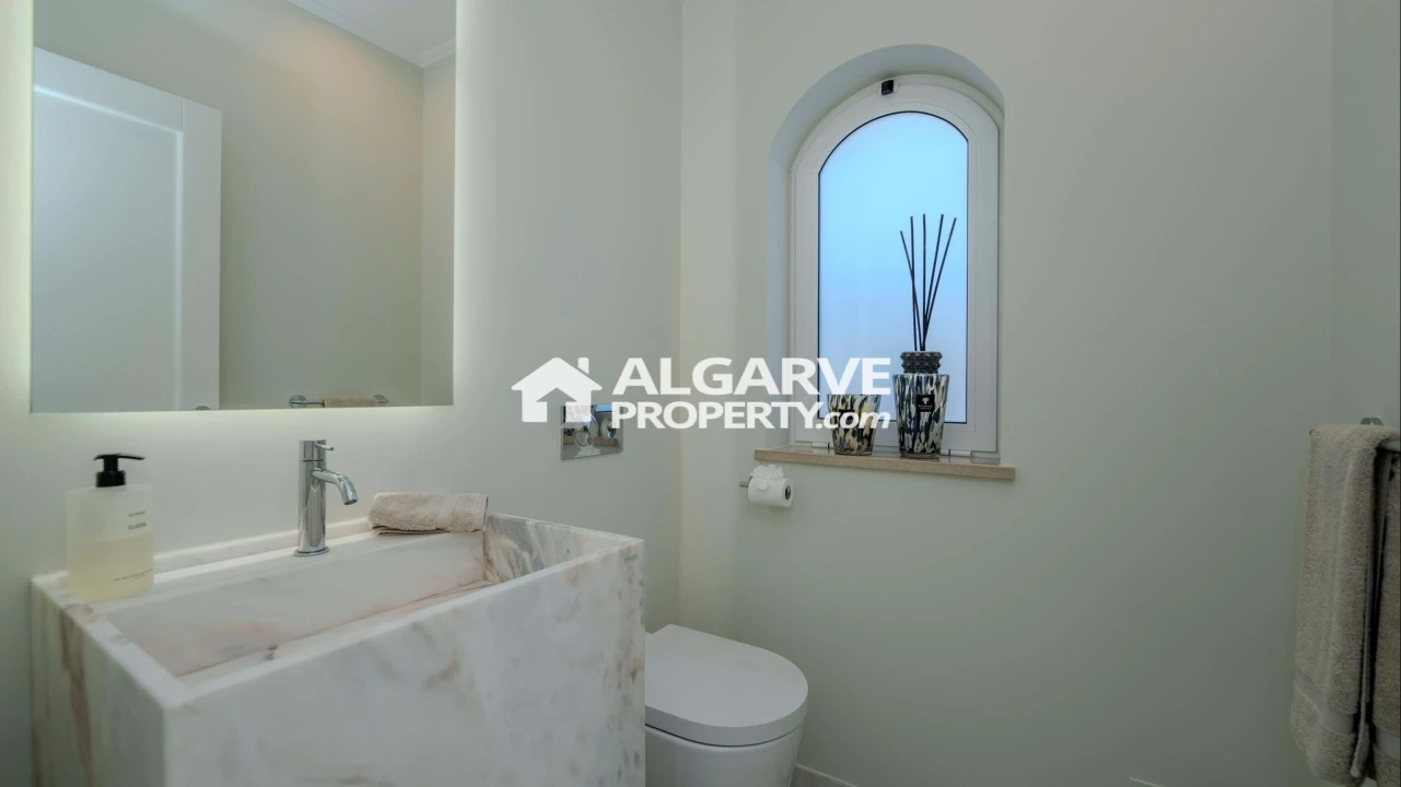 Moradia T5 para Venda em Quarteira Foto 7