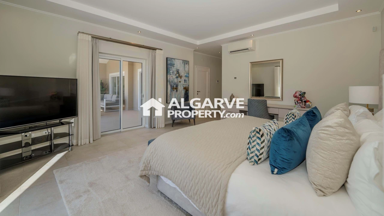 Moradia T5 para Venda em Quarteira Foto 11