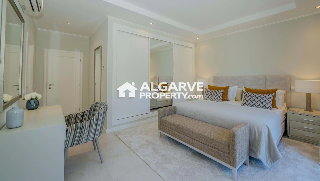 Moradia T5 para Venda em Quarteira Foto 8