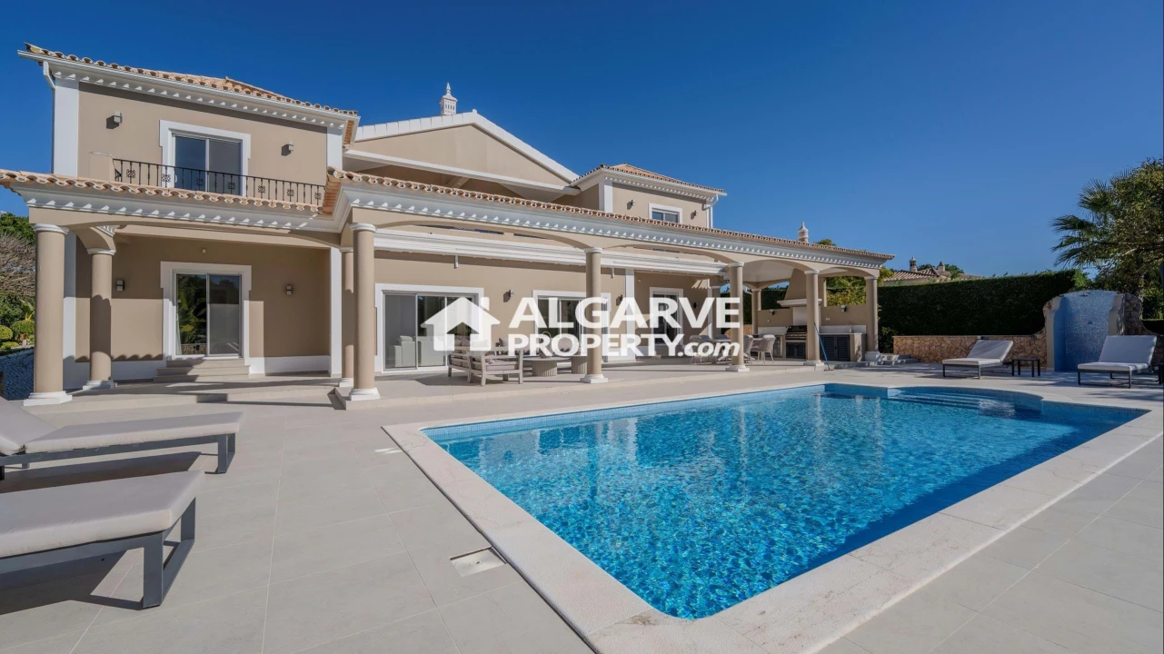 Moradia T5 para Venda em Quarteira Foto 26