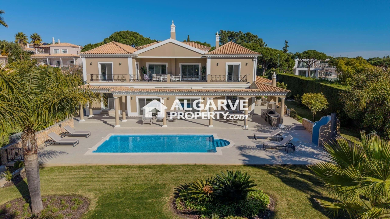 Moradia T5 para Venda em Quarteira Foto 6