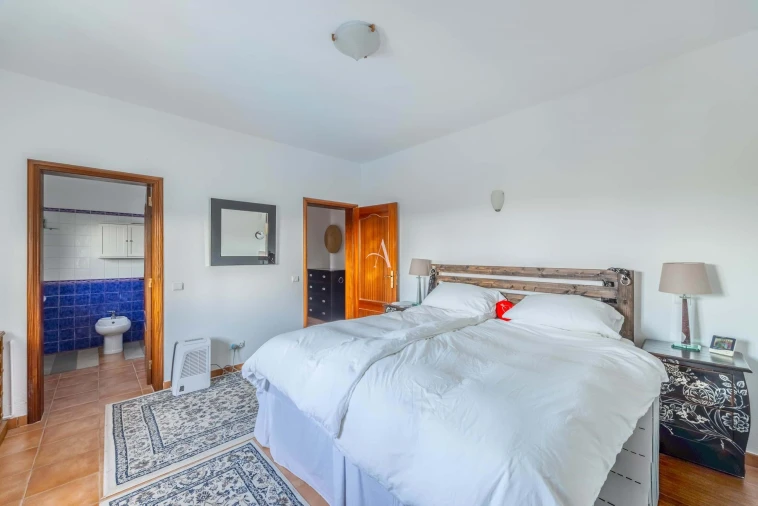 Apartamento T3 para Venda em Santa Barbara de Nexe Foto 15