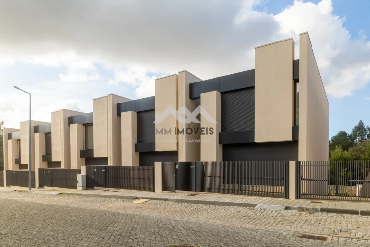 Moradia T3 para Venda em Fânzeres e São Pedro da Cova Foto 5