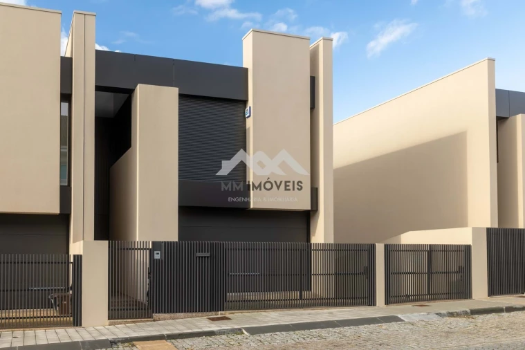 Moradia T3 para Venda em Fânzeres e São Pedro da Cova Foto 35