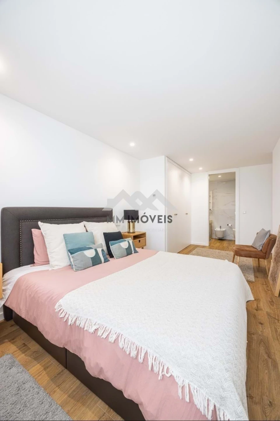 Apartamento T4 para Venda em Paranhos Foto 16