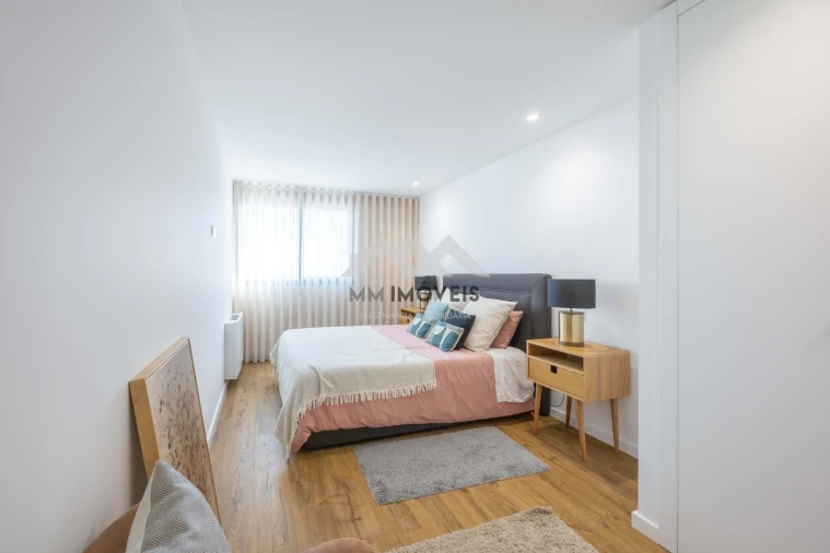 Apartamento T4 para Venda em Paranhos Foto 17