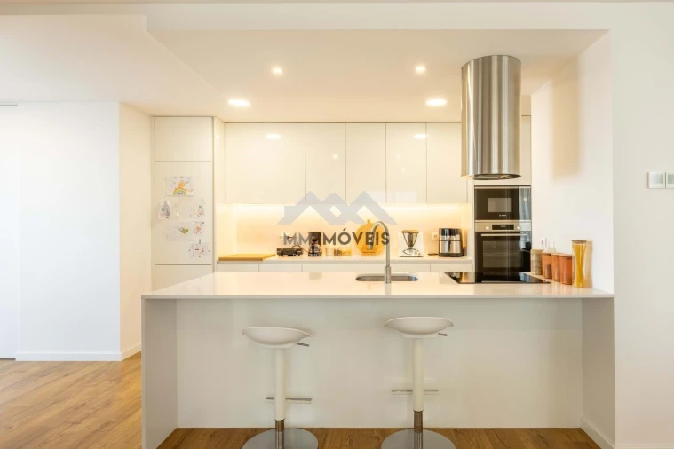 Apartamento T4 para Venda em Paranhos Foto 5