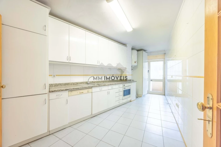 Apartamento T3 para Venda em Cedofeita, Santo Ildefonso, Sé, Miragaia, São Nicolau e Vitória Foto 4