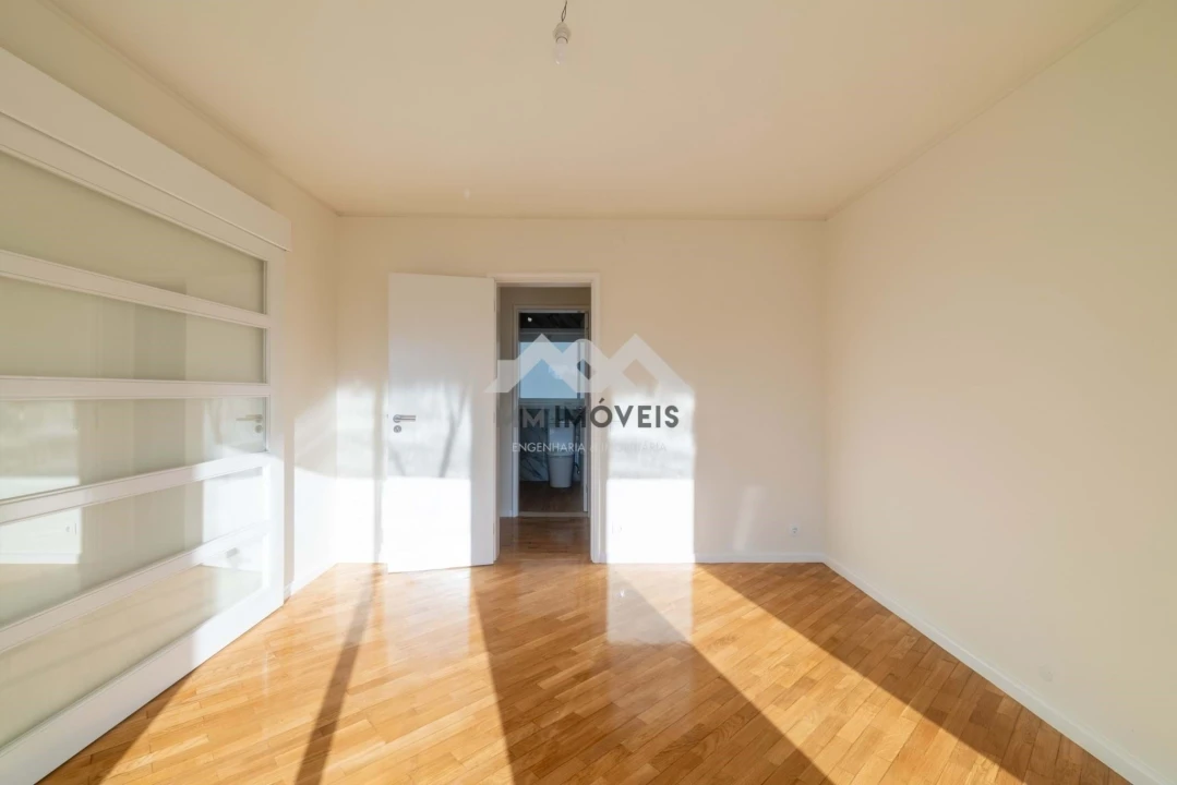 Moradia T4 para Venda em Matosinhos e Leça da Palmeira Foto 11