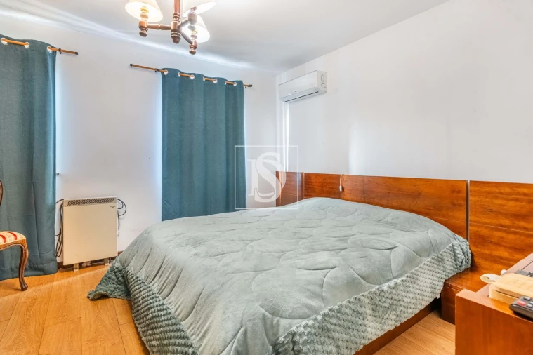 Moradia T4 para Venda em Alvarães Foto 5